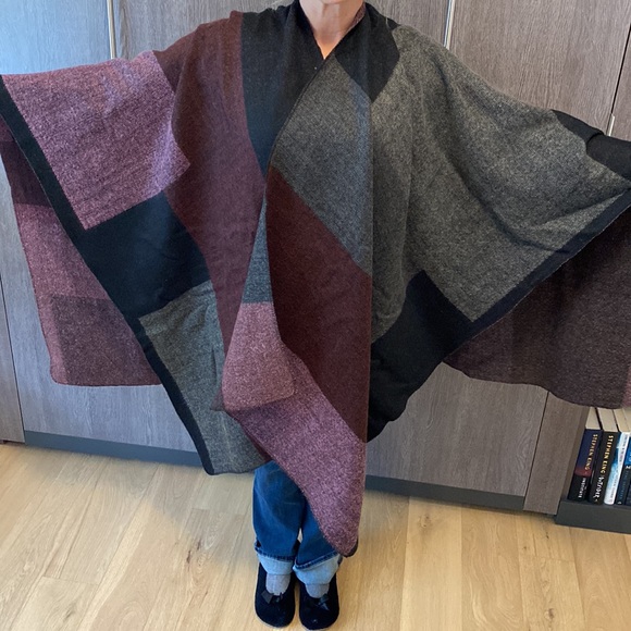 Multi colour poncho - Picture 2 of 3